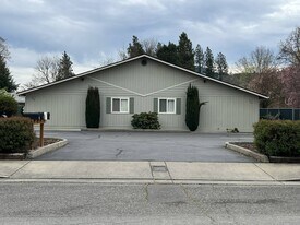 907 SE 8th St, Unit D in Grants Pass, OR - Building Photo
