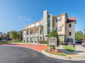 Evergreens at Mahan Apartamentos