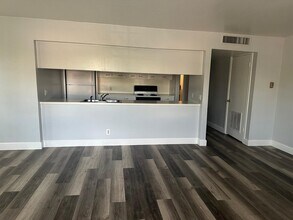 800 Travis St in Columbus, TX - Foto de edificio - Building Photo