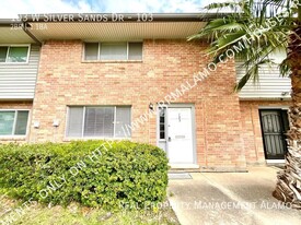 103 W Silver Sands Dr in San Antonio, TX - Building Photo