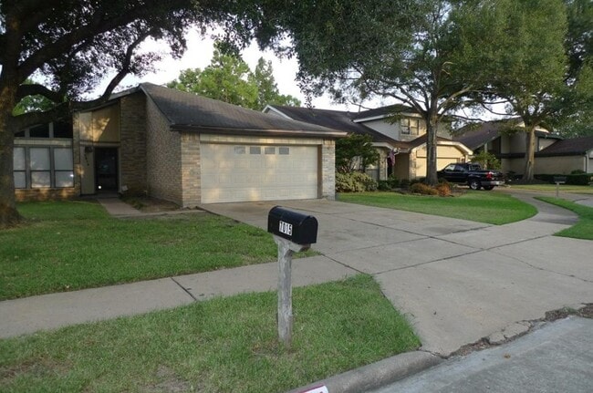 7015 Caladero Dr in Houston, TX - Building Photo - Building Photo