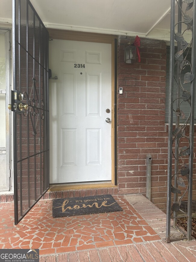 2312 Dauphine St