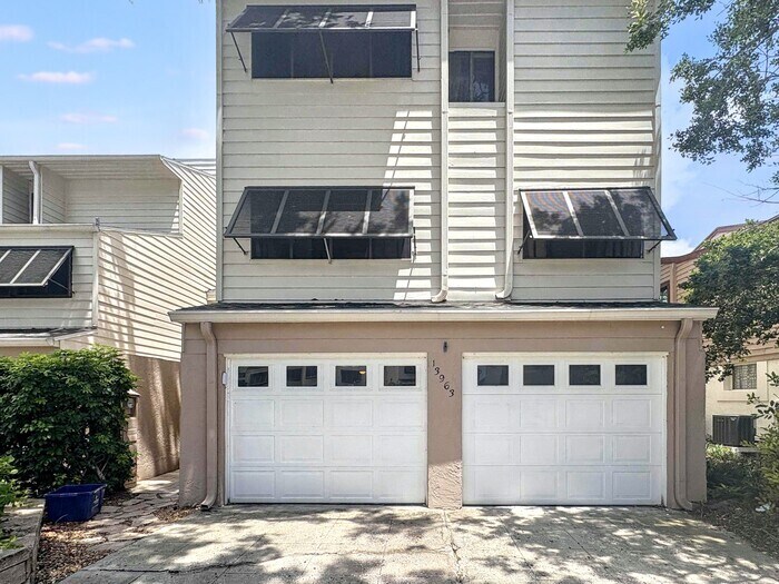 13963 Lake Point Dr in Clearwater, FL - Building Photo