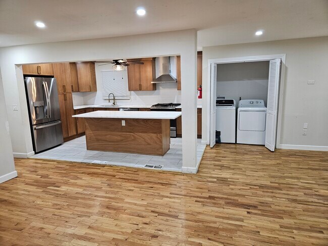 12 Regina St, Unit 1