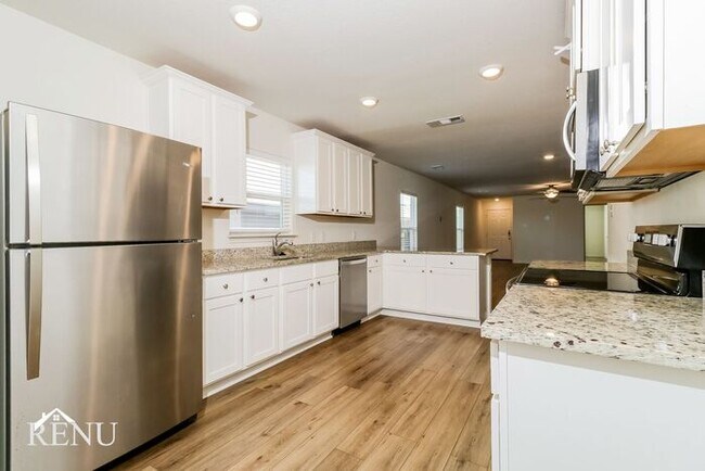 137 Stratton Ln in Jarrell, TX - Building Photo - Building Photo