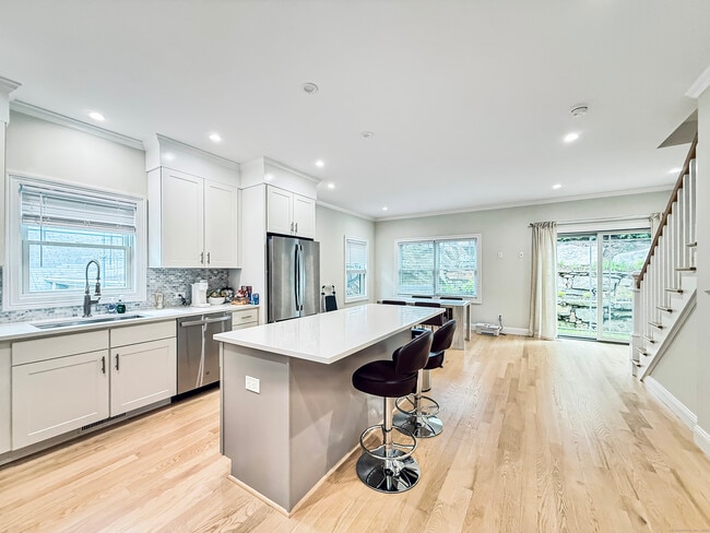 15 Oak St in Greenwich, CT - Building Photo - Building Photo