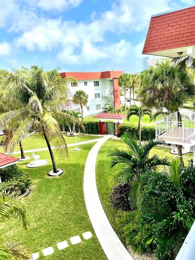 property at 580 Egret Dr