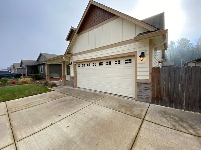 2512 Equestrian Loop S in Salem, OR - Foto de edificio - Building Photo