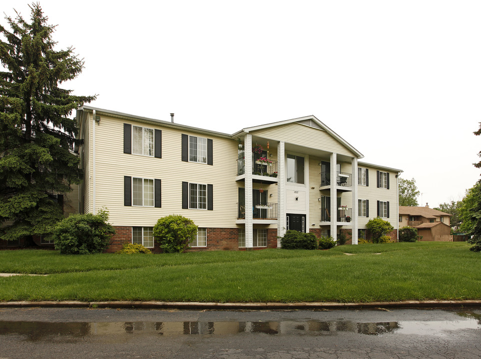 Quail Creek Apartments in Howell, MI - Building Photo