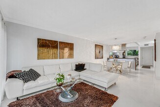 3605 S Ocean Blvd in South Palm Beach, FL - Foto de edificio - Building Photo