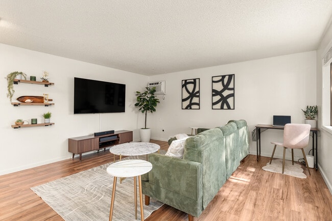 120 W Cora Ave, Unit 120 in Spokane, WA - Foto de edificio - Building Photo