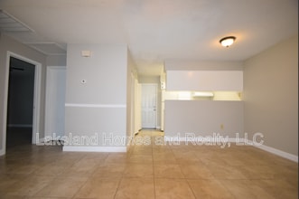 885 School House Rd in Lakeland, FL - Foto de edificio - Building Photo