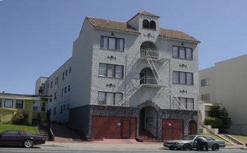 5452 Bancroft Ave in Oakland, CA - Foto de edificio - Building Photo