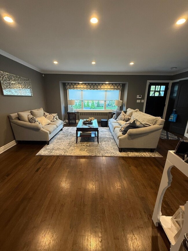 1548 Pea Pond Rd in North Bellmore, NY - Building Photo - Building Photo