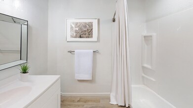 Carnaby Village Townhomes in Columbus, OH - Building Photo - Building Photo