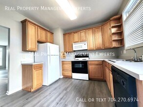 138 Sun Ridge Dr in Mooresville, NC - Building Photo - Building Photo