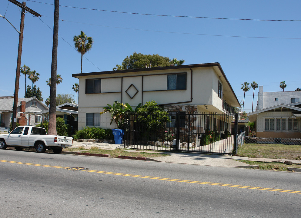 952 N Normandie Ave in Los Angeles, CA - Building Photo