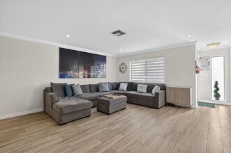 407 SE 5th St in Dania Beach, FL - Building Photo - Building Photo