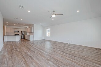 532 Comal Trl in Dayton, TX - Building Photo - Building Photo