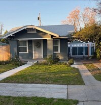 435 E Yale Ave in Fresno, CA - Building Photo