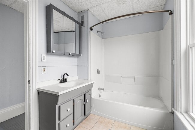 10 Sycamore St in Worcester, MA - Building Photo - Building Photo