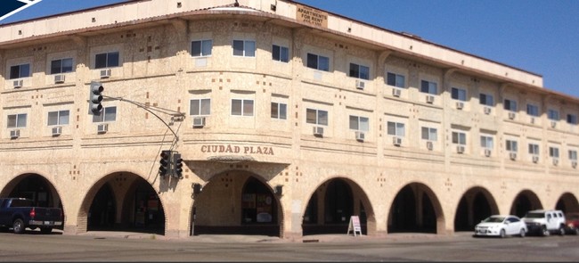 Ciudad Plaza in Brawley, CA - Foto de edificio - Building Photo