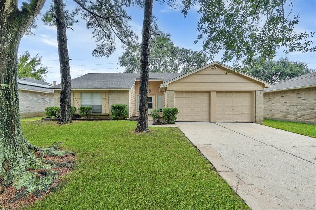 4730 Temple Bell Dr in Spring, TX - Building Photo