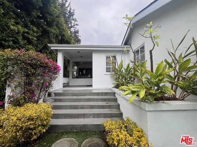 574 Stassi Ln in Santa Monica, CA - Building Photo - Building Photo