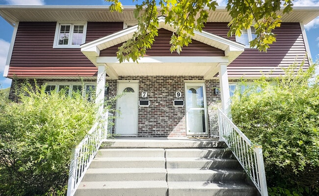 property at 7 Glenwood Dr