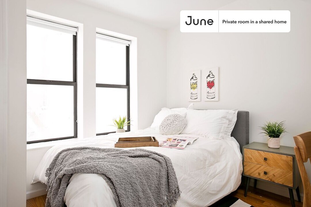 Private bedroom in 4 bed/2 bath Home in New York, NY - Building Photo