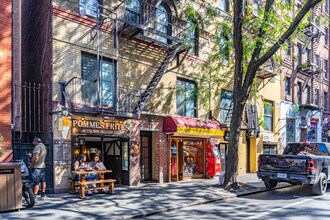 128 McDougal St in New York, NY - Foto de edificio - Building Photo