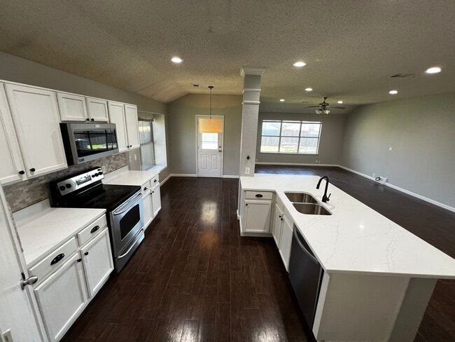 1510 Shady Shores Dr in Glenn Heights, TX - Foto de edificio - Building Photo