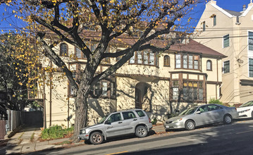 2317 Le Conte Ave in Berkeley, CA - Foto de edificio - Building Photo