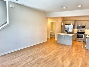 327 NE Otter Dr in Waukee, IA - Building Photo - Building Photo