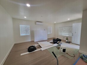 6919 Seville Ave in Huntington Park, CA - Foto de edificio - Building Photo