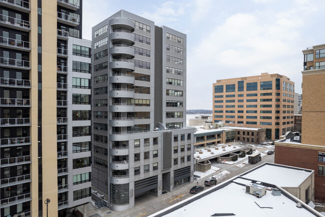 Marina Condominiums in Madison, WI - Foto de edificio - Building Photo