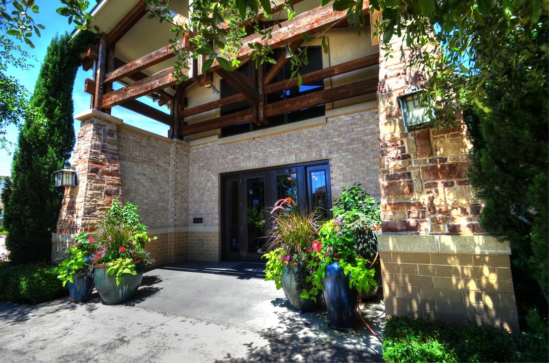 Lakeside 121 Apartments in Lewisville, TX - Building Photo