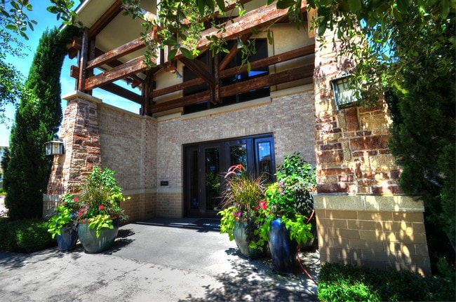 Lakeside 121 Apartments