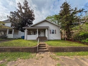 114 E Hull St in Denison, TX - Foto de edificio - Building Photo