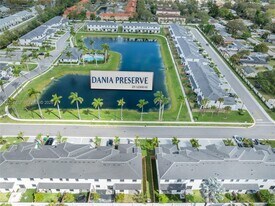 4981 Peacock Wy in Dania Beach, FL - Building Photo