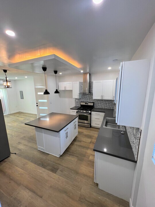 5700 Vanalden Ave in Los Angeles, CA - Building Photo