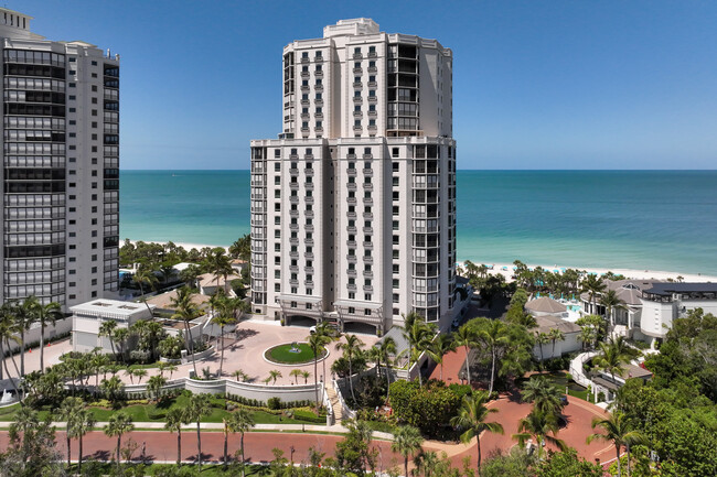 Windsor at Bay Colony in Naples, FL - Foto de edificio - Building Photo