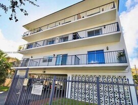 1960 Marseille Dr, Unit 204 in Miami Beach, FL - Building Photo
