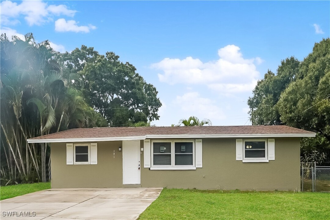 191 E Seminole Dr in Venice, FL - Building Photo