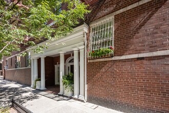 161 E 91st St in New York, NY - Foto de edificio - Building Photo