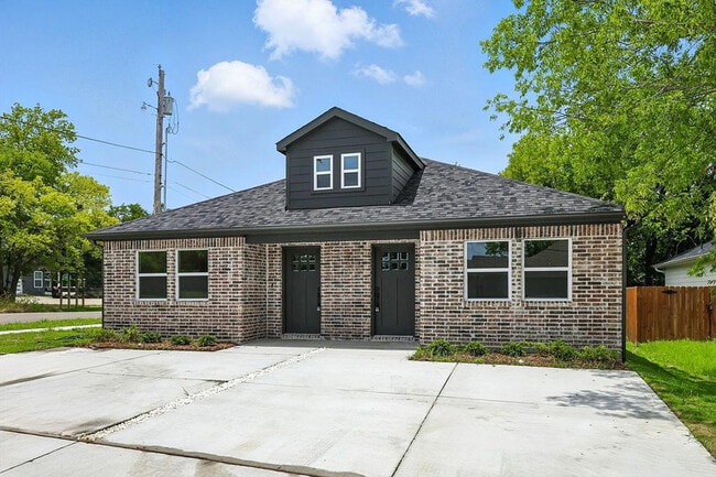 3206 Sayle St in Greenville, TX - Building Photo - Building Photo