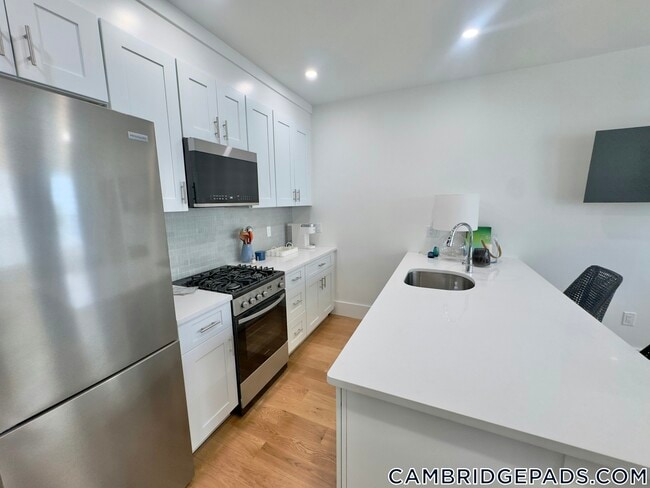406 Columbia St, Unit 1 in Cambridge, MA - Building Photo - Building Photo