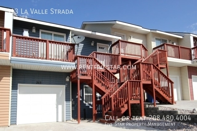 property at 313 La Valle Strada