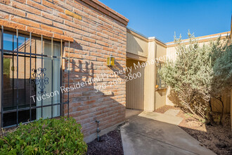 5810 E Chiricahua Trail in Tucson, AZ - Foto de edificio - Building Photo