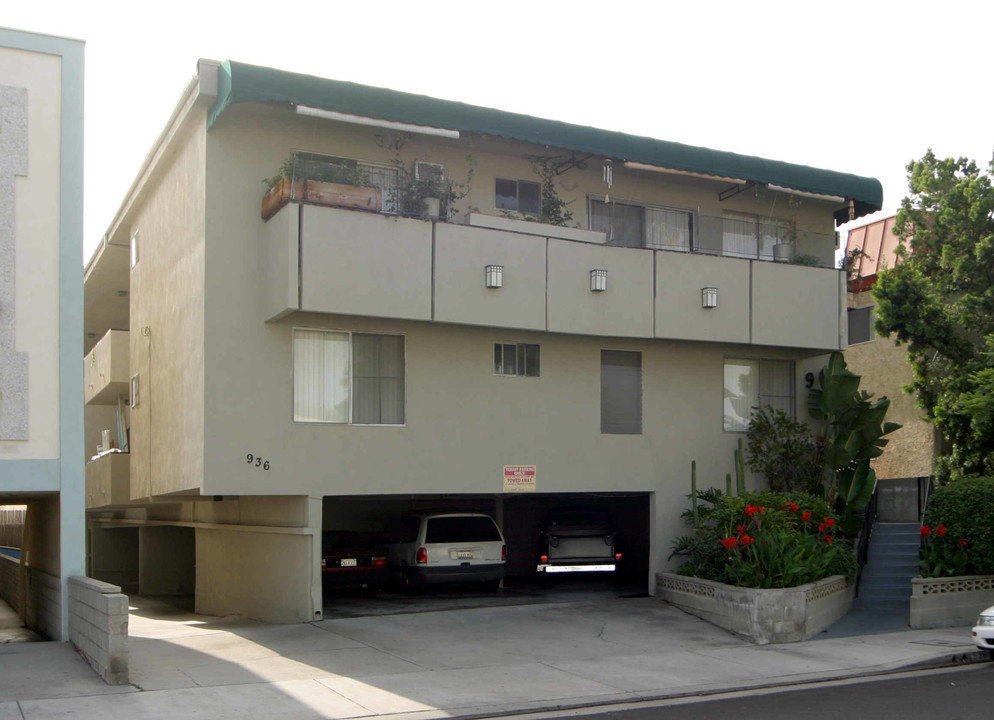 936 N Orange Grove Ave in West Hollywood, CA - Foto de edificio